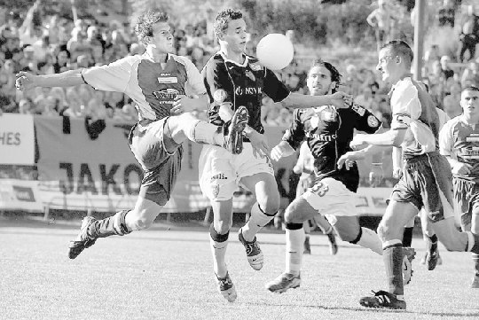 Olaf Wahl (links) wechselte erst kurz vor dem Cup-Spiel gegen den FC Basel 2004 vom FC Bubendorf zum FC Oberdorf.