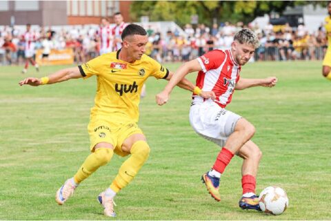 Kevin Schreiber (rechts) und der FC Liestal kämpften im Cup-Spiel tapfer gegen die Berner Young Boys.
