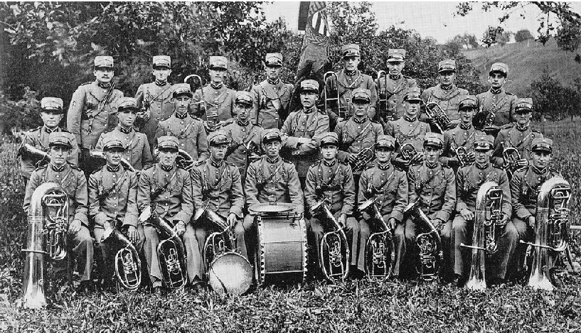Anlässlich der Uniformen- und Fahnenweihe im Jahr 1936 ist dieses Foto entstanden.