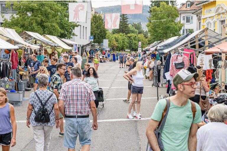 Die Besuchenden liessen sich von der Sommerhitze nicht abschrecken.