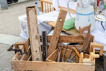 Beim Marktbummel gab es immer wieder Raritäten aus vergangenen Zeiten zu entdecken.