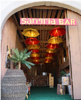 Acht «Schüüren» laden am Dorffest zum Verweilen ein.