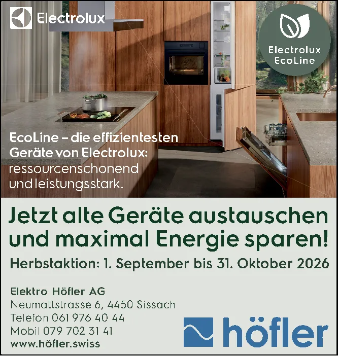 Moderne Einbauküche mit Electrolux-Geräten wie Backofen, Kühlschrank und Kochfeld