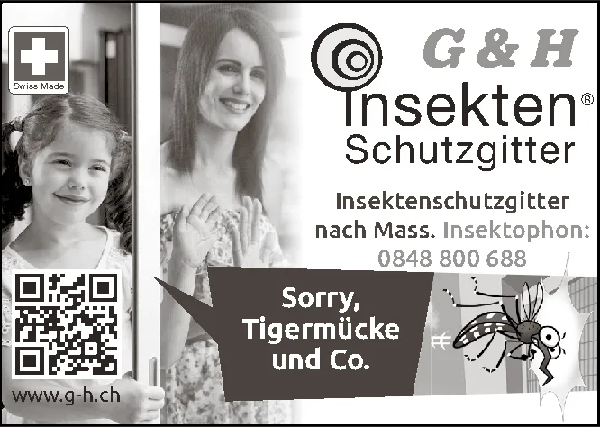 Ein Mädchen und eine Frau öffnen eine Tür mit Insektenschutzgitter, daneben eine Zeichnung einer Mücke.